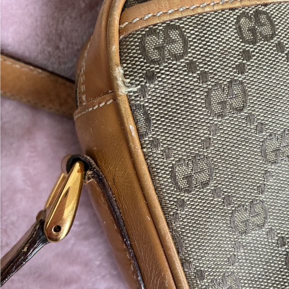 Authentic Gucci Tan and Brown Vintage Crossbody Bag - Rare - Picture 7 of 16